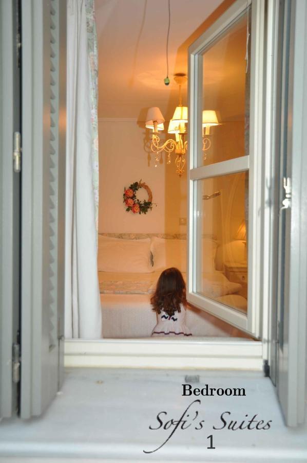 Sofi'S Suites Andros Bagian luar foto